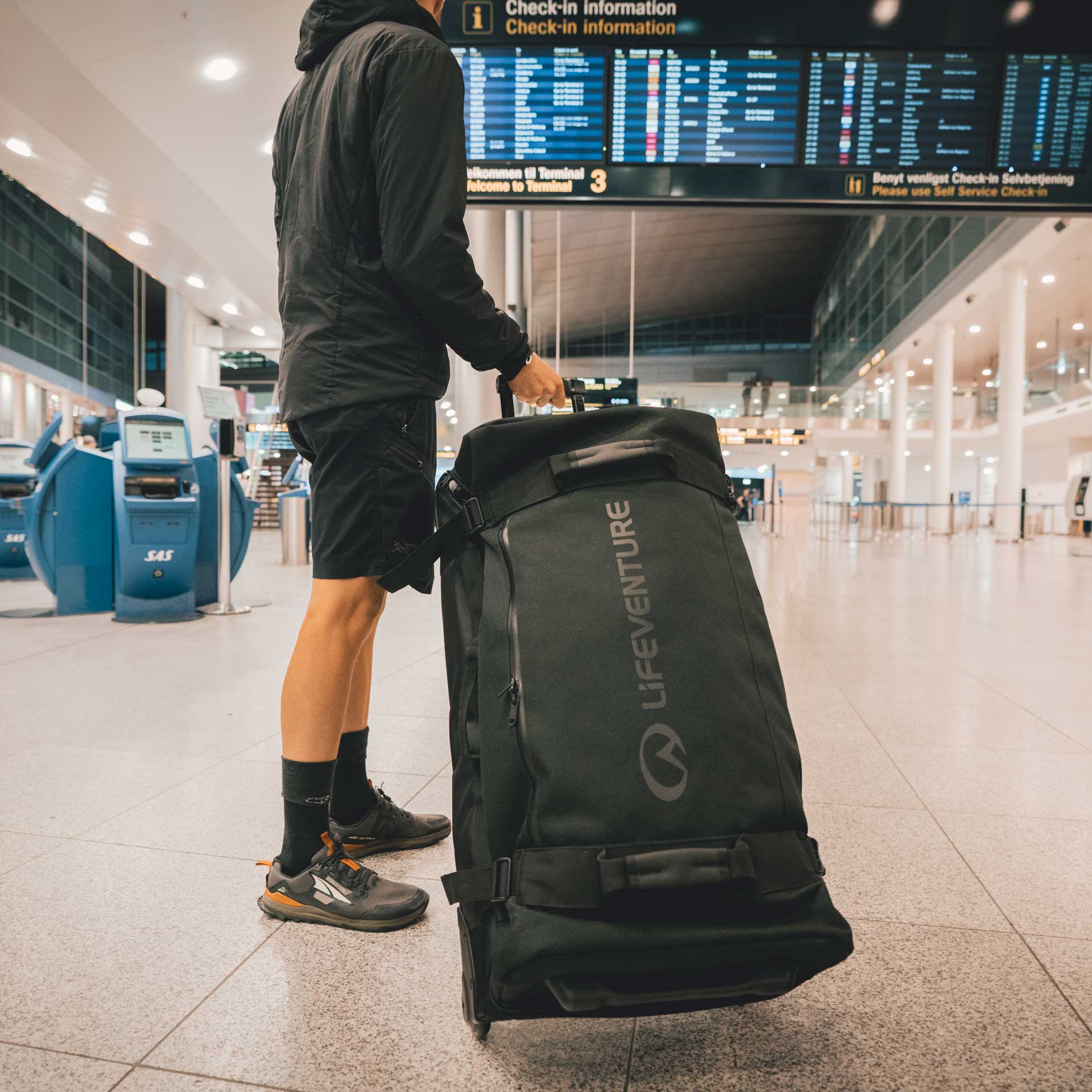 Expedition Clamshell Wheeled Duffle Bag 110L | Lifeventure